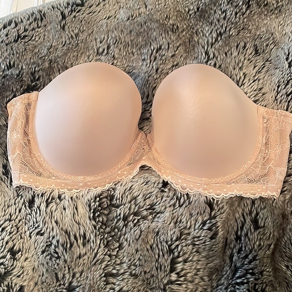 On Gossamer nude strapless bra with lace detail. - Picture 9 of 9